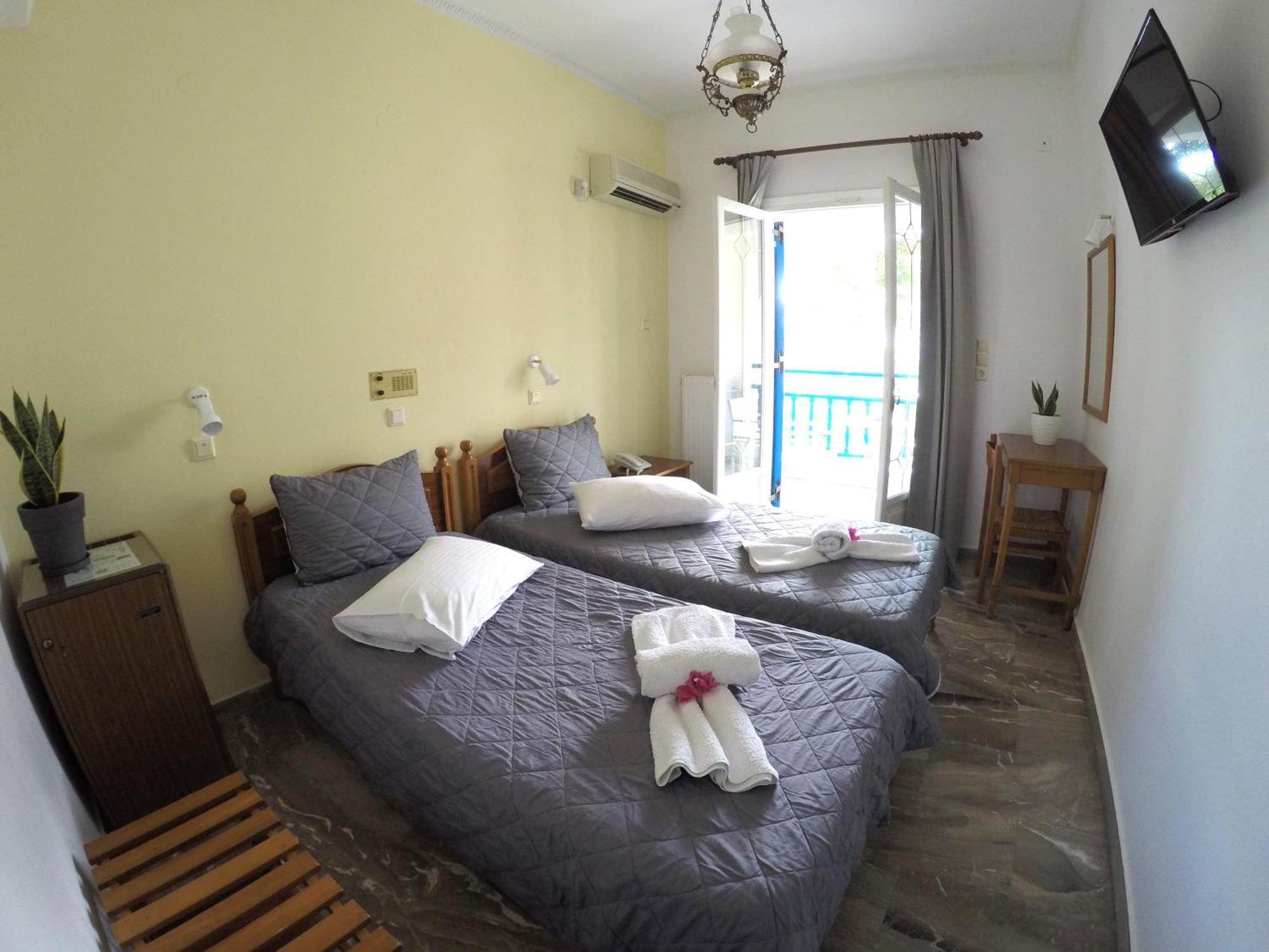 Hotel Zeus Kamári Habitación foto